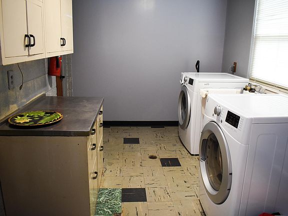 4th image of 21515 Grossedale St