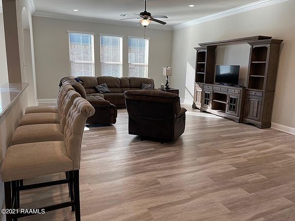 3rd image of 418 Aubergine Ln