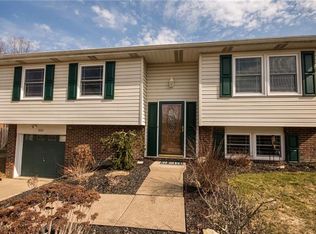 3053 Amy Dr, South Park, PA