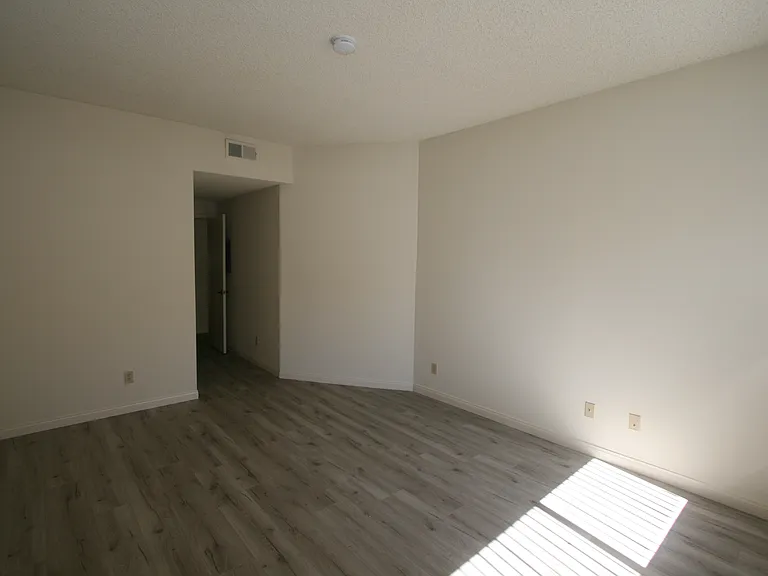 3637 Clarington Ave #112 — Photo 30