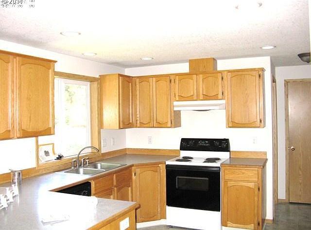 2nd image of 1600 NE 16th Ct