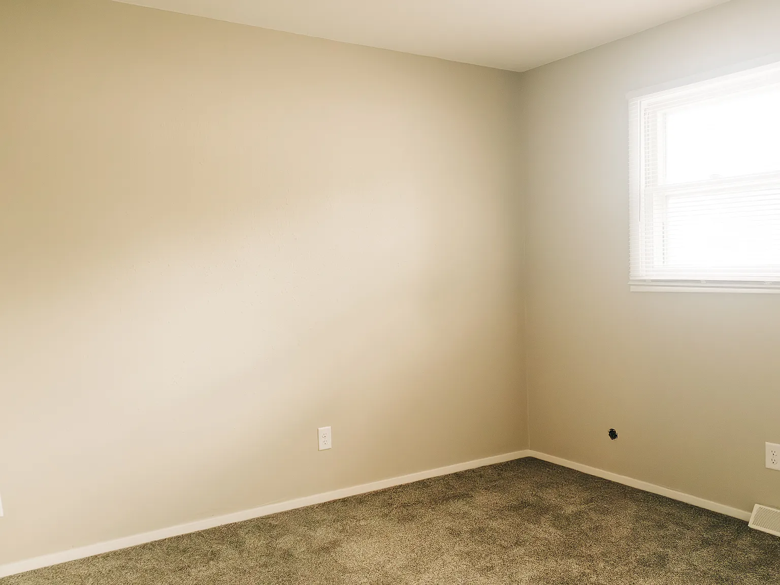 3404 Michigan Ave — Photo 4