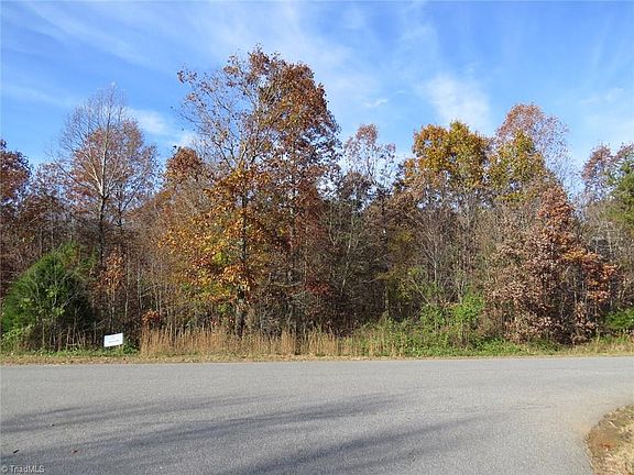 3rd image of 224 Donsdale Dr #69