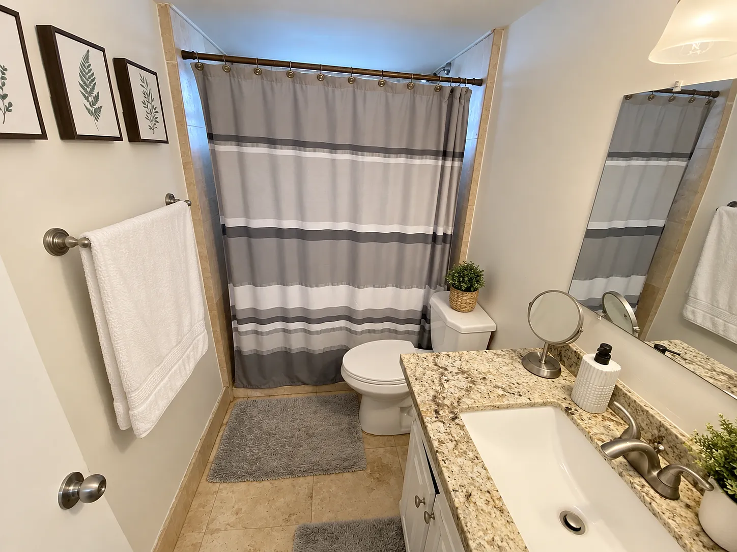 445 NE 195th St — Photo 3