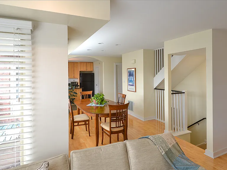 5695 Forbes Ave — Photo 4