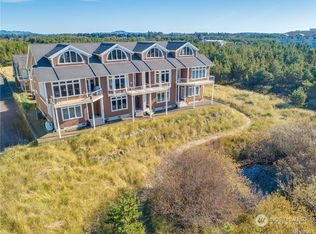 316 7th St SW #1, Long Beach, WA 98631