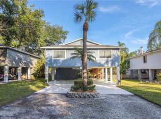 1096 Ricardo Pl NE, Saint Petersburg, FL 33702