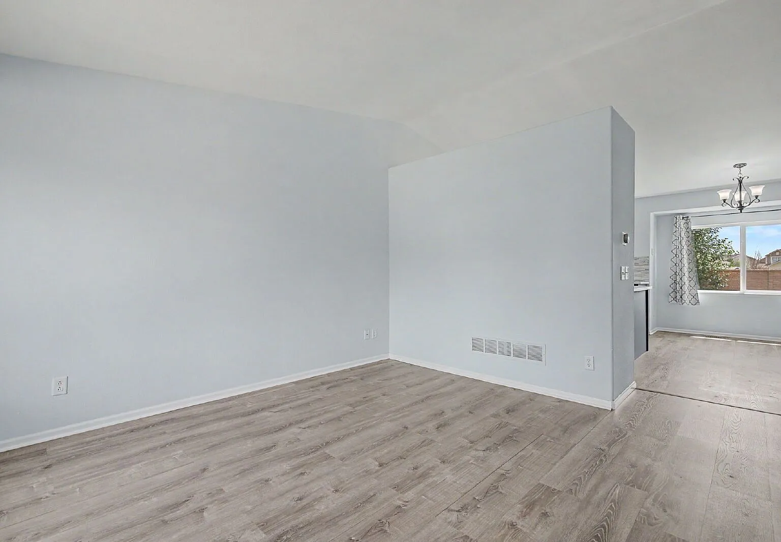 3 bed, 2.5 bath, 1816 sqft, $2,350 — Photo 4