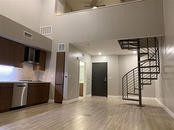 5th image of 1654 India St #713
