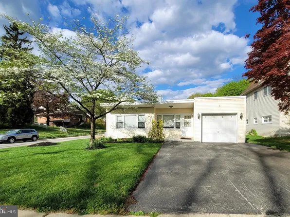 7941 Eva St, Philadelphia, PA 19128