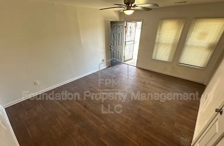 1663 Humber St — Photo 11