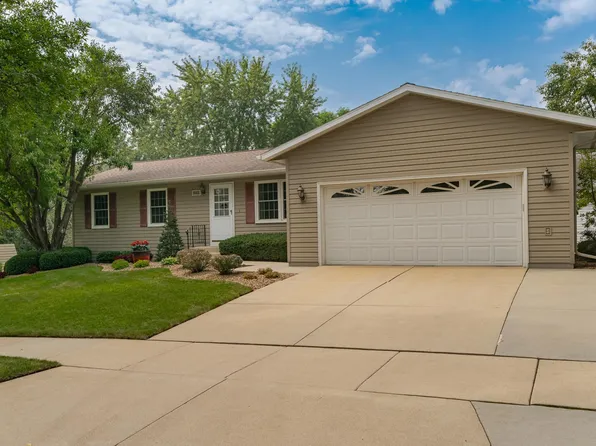 642 Chalet Dr NW, Rochester, MN 55901