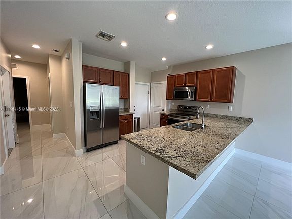 5th image of 314 NE 194th Ln Unit 314
