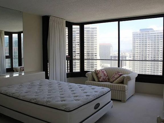 3rd image of 1910 Ala Moana Blvd APT 29D