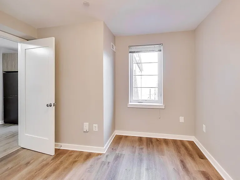 622-624 Girard St NE — Photo 12