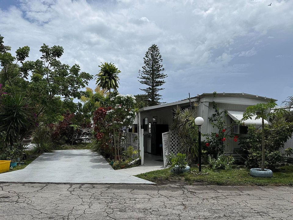 1st image of 21 Palm Drive #21