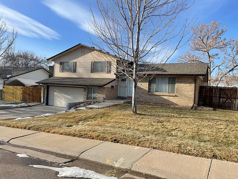 Large front yard, summer lawn care included in rent