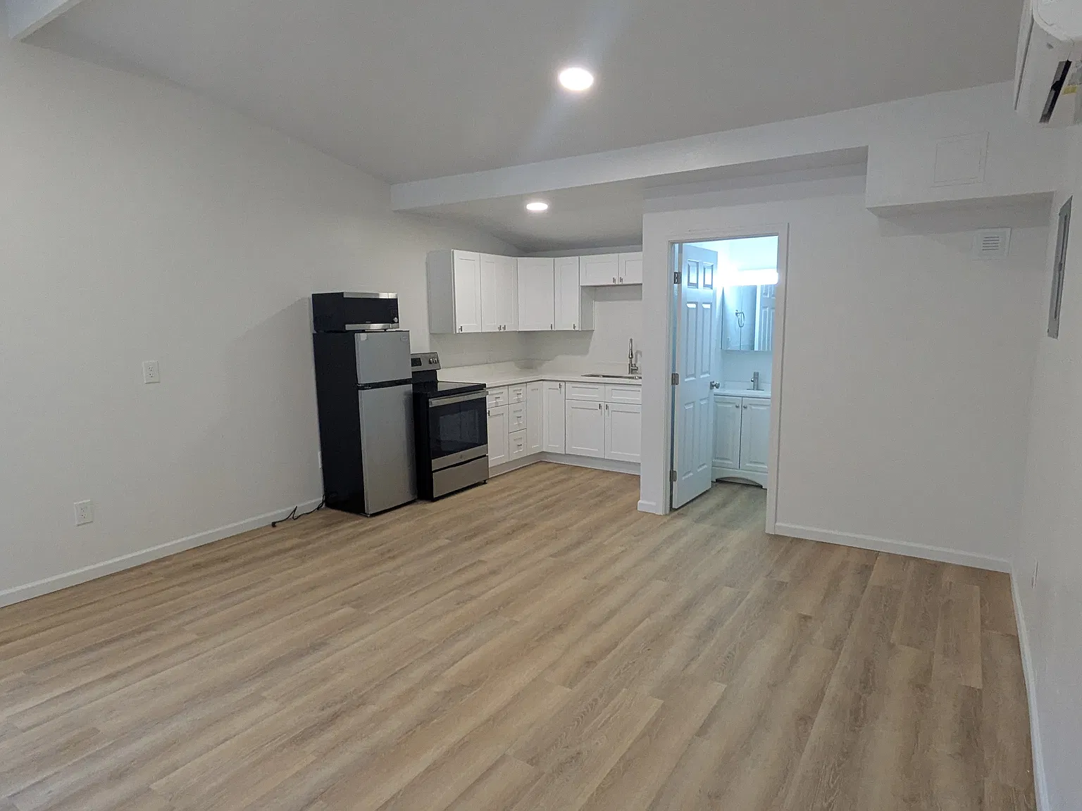 1 bed, $1,050 — Photo 4