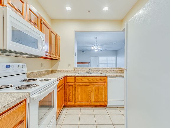 2nd image of 419 E C St #129