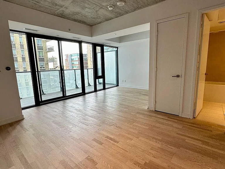 185 Roehampton Ave #409 — Photo 20