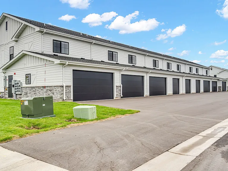 Sandhill Parkway Townhomes — Photo 48