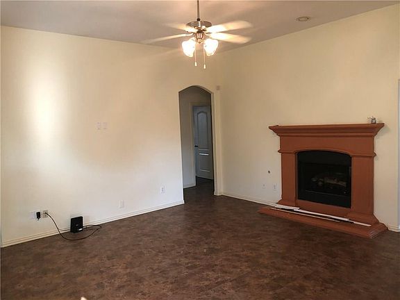 3rd image of 3713 Queenswood Ct