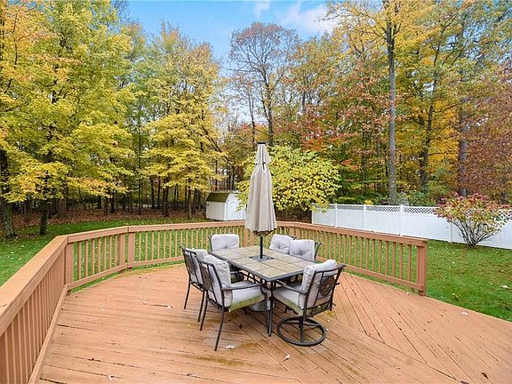 5th image of 516 W Sturbridge Dr