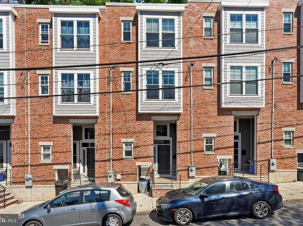 218 Fountain St, Philadelphia, PA 19128