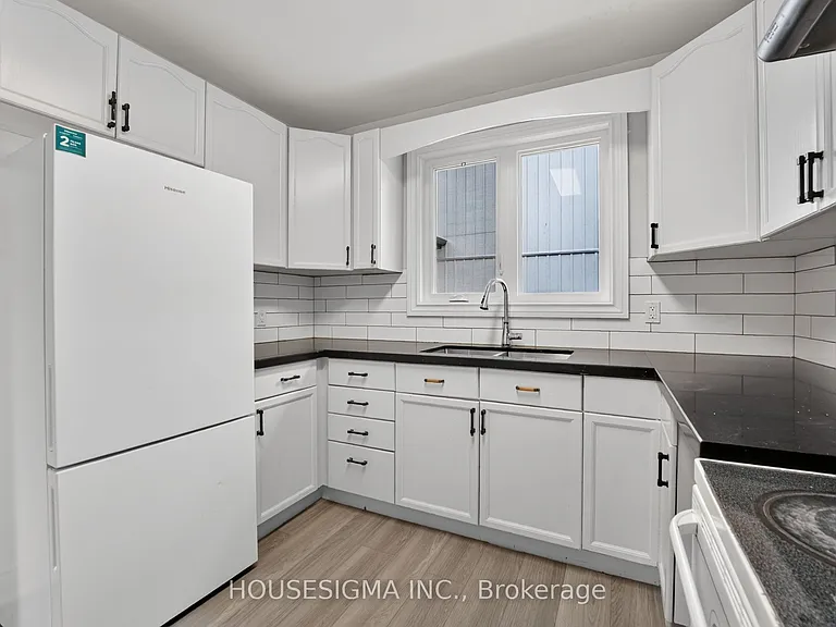 342 Carlton St — Photo 11