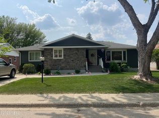 706 S 6th St, Milbank, SD 57252