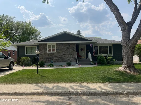 706 S 6th St, Milbank, SD 57252