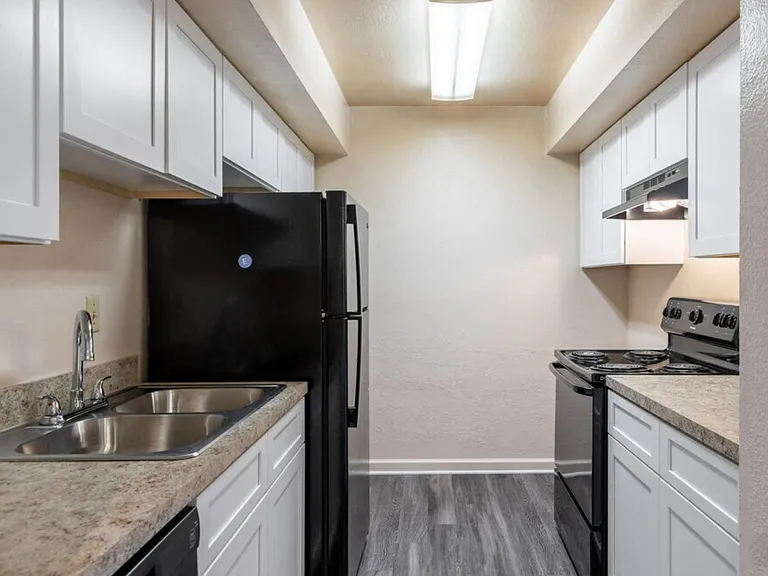 Greenhouse Apartments — Photo 10
