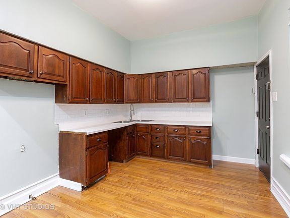 4th image of 1331 S Claremont Ave
