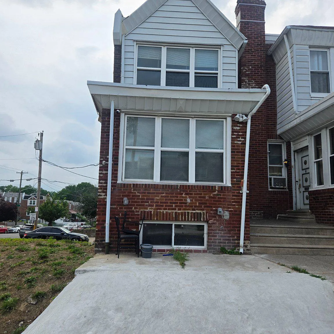 4 bed, 3.0 bath, 1188 sqft, $2,500 — Photo 1