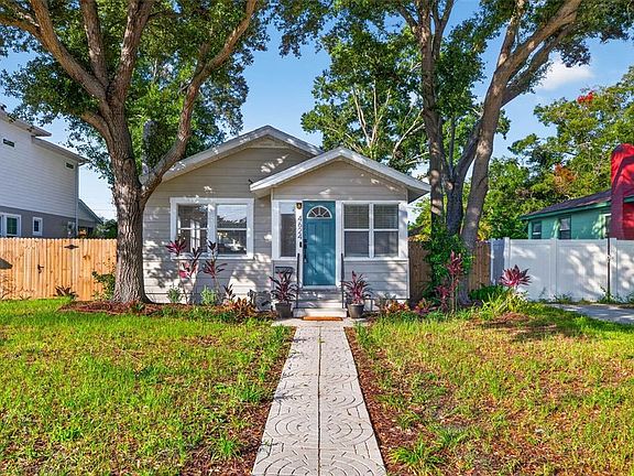 2nd image of 4624 IRIS STREET N