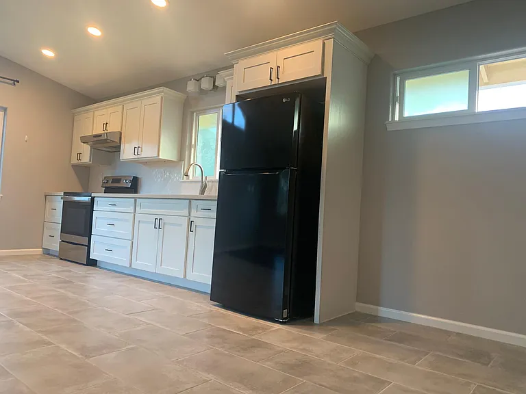 Ululani St — Photo 2
