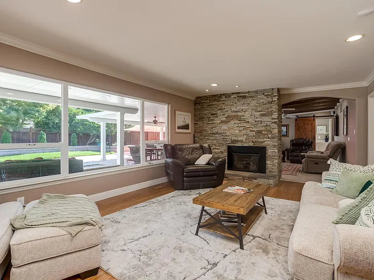 1176 Koch Ln — Photo 7