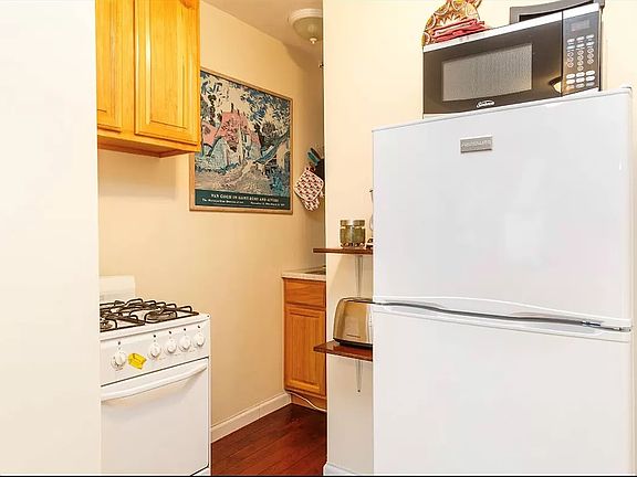 4th image of 219 Avenue A APT 3