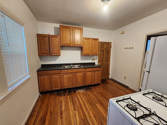 5th image of 3666 W 103rd St Unit 1