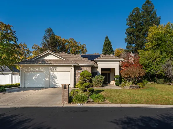 585 E Chesapeake Cir, Fresno, CA 93730