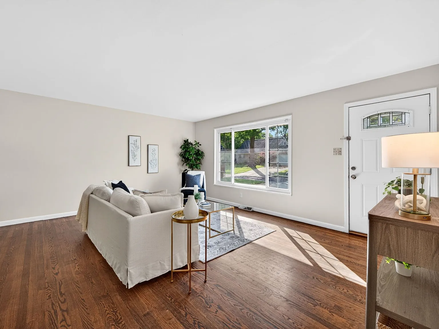 3 bed, 1.5 bath, 1200 sqft, $2,576 — Photo 4