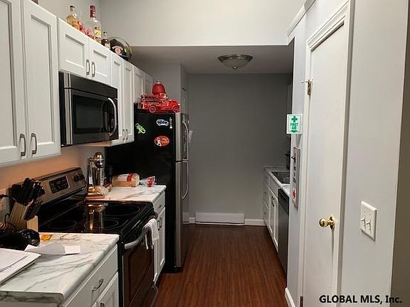 4th image of 98 Pepperbush Pl