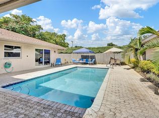 126 Laurel Rd, Hollywood, FL 33021