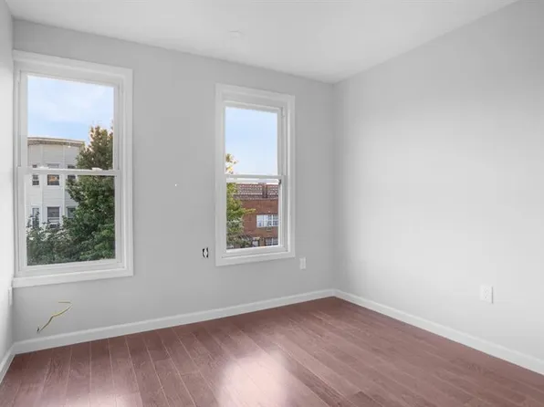 2040 Washington Avenue image 9 of 25