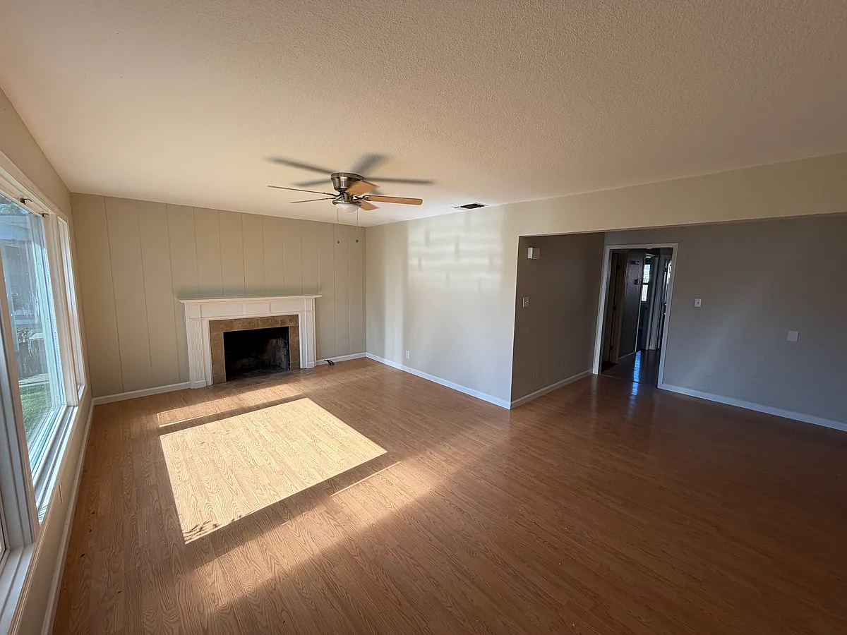 Building Photo - 5633 Carmela Way