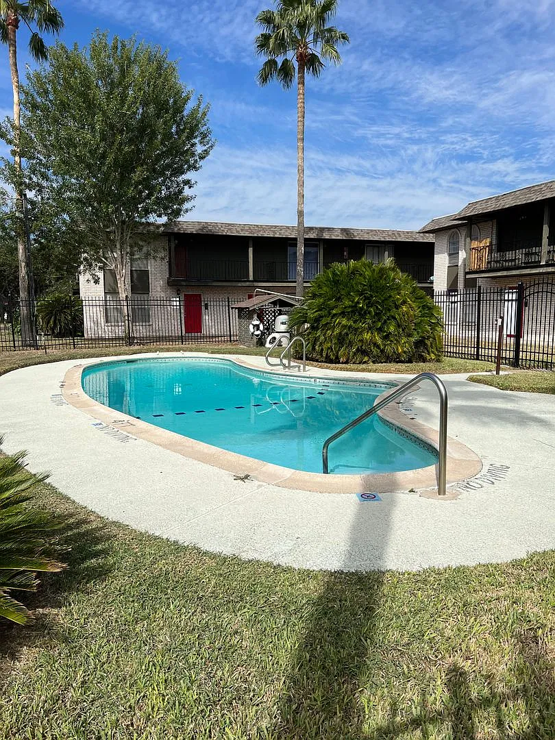 206 N. Montevideo Ave. — Photo 2