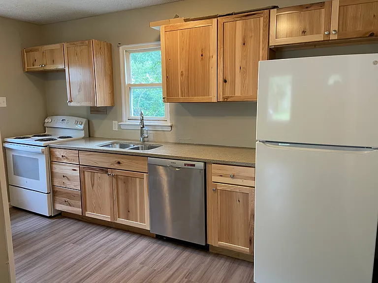 1816 SW Green Acres Ave — Photo 2