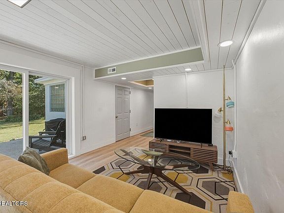 5th image of 115 Pratt Ln