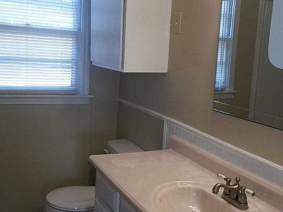 4th image of 412 E 12th St