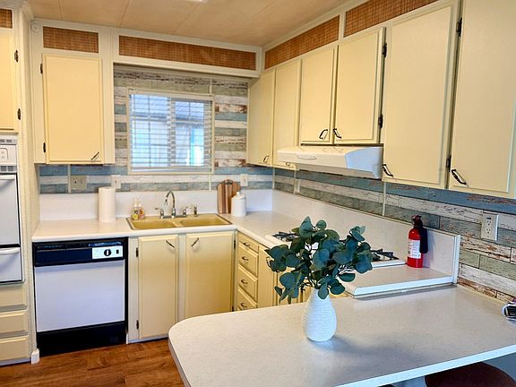 5th image of 2155 Wharf Rd #12